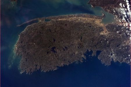 Southwestern Nova Scotia, showing the development through the Annapolis Valley. The brown areas to the right are the Minas Basin at low tide, where the river empties into.