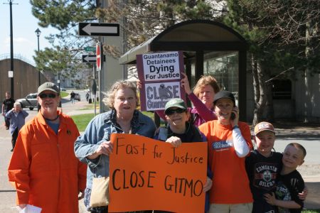 Members of Halifax Peace Coalition fast for Gitmo detainees and stage peaceful protest outside US Consulate General's office in Halifax [Photo: M. Howe]
