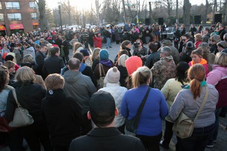 About 350 people attended the vigil. (Photo by Hilary Beaumont)