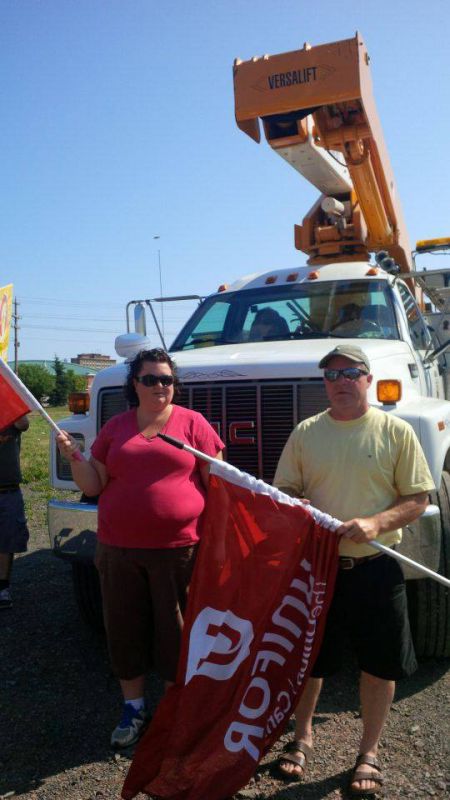 Unifor Canada activists joined the town's locked-out electrical workers this afternoon on the picket line at an electrical sub-station where a contractor was doing repairs. Photo Facebook