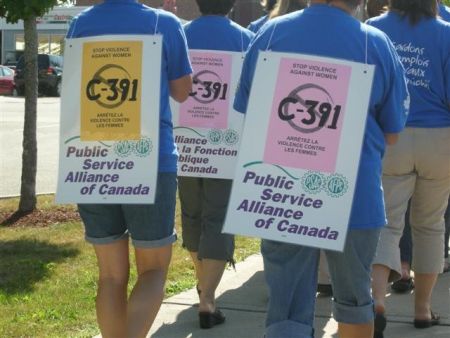PSAC members at the registry office in Miramichi protest the anticipated scrapping of the long-gun registry