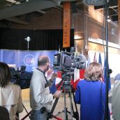 The press awaits the arrival of the ministers