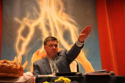 Svoboda’s Oleh Tyahnybok doing their party salute when re-elected their leader. Photo GlobalResearch.ca